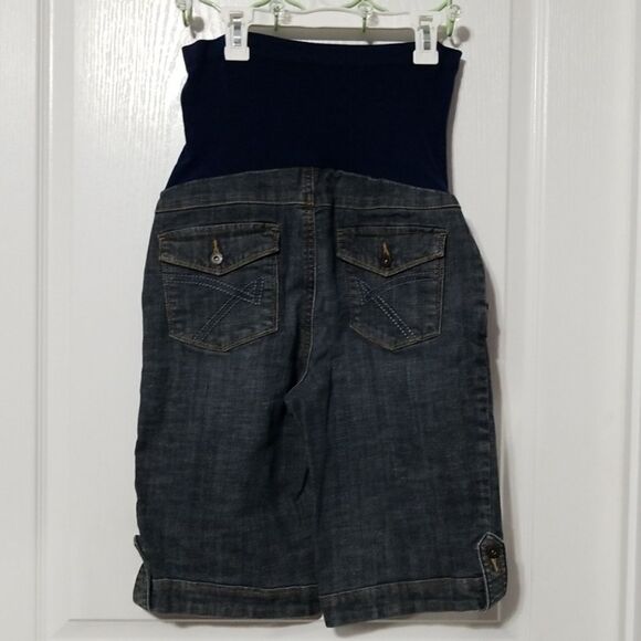 🎉Host Pick🎊Maternity Shorts - Picture 2 of 3